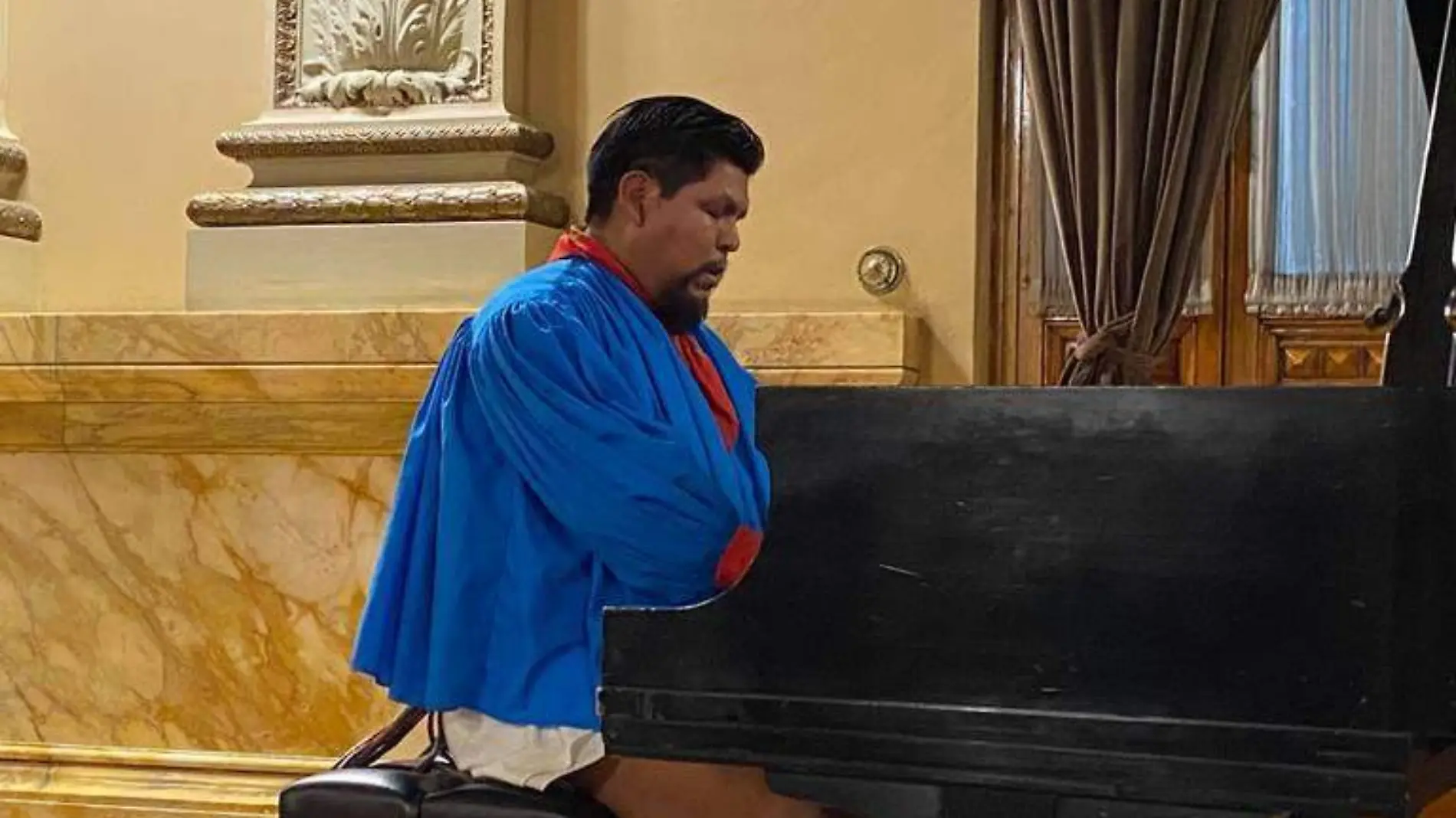 Pianista rarámuri Romeyno Gutiérrez